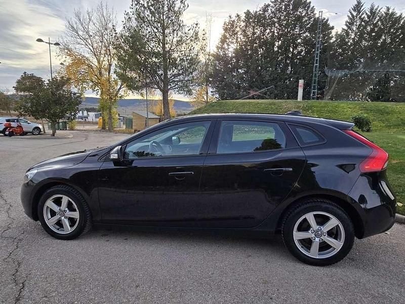 Usado Volvo V40 Inscription 120 CV (88 kW) 2016 Negro Utilitario