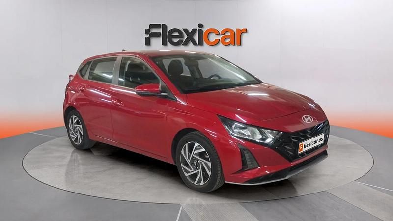 Usado Hyundai i20 101 CV (74 kW) 2024 Rojo Utilitario