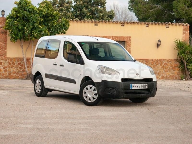 Usado Peugeot Partner Tepee Access 75 CV (55 kW) 2013 Blanco Monovolumen