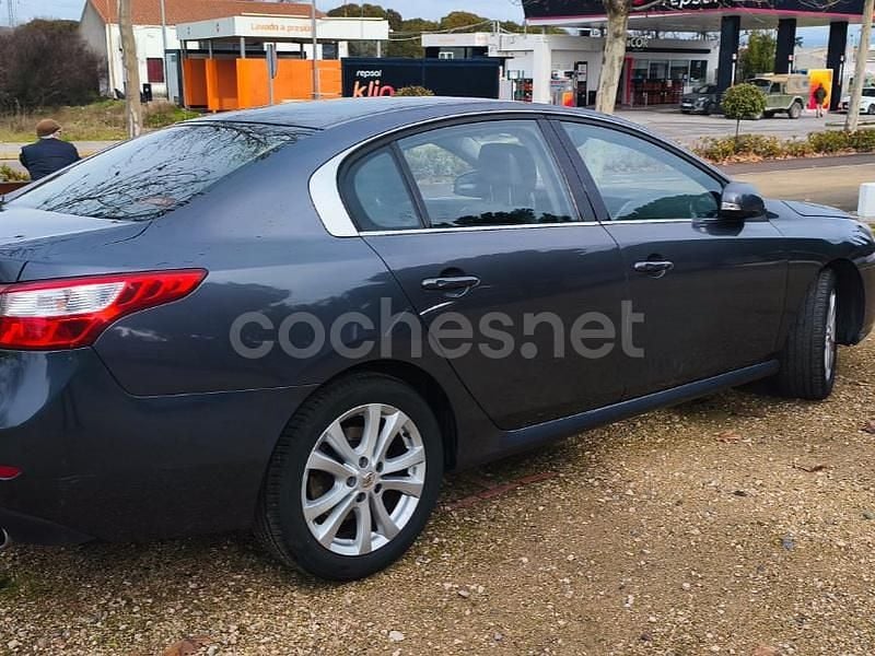 Usado Renault Latitude Expression 150 CV (110 kW) 2011 Gris / plata Berlina