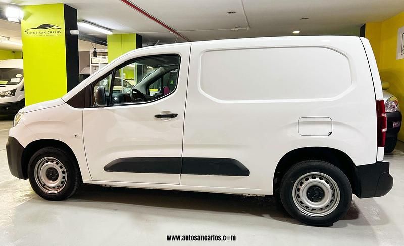 Usado Citroën Berlingo Feel 100 CV (73 kW) 2020 Blanco Monovolumen