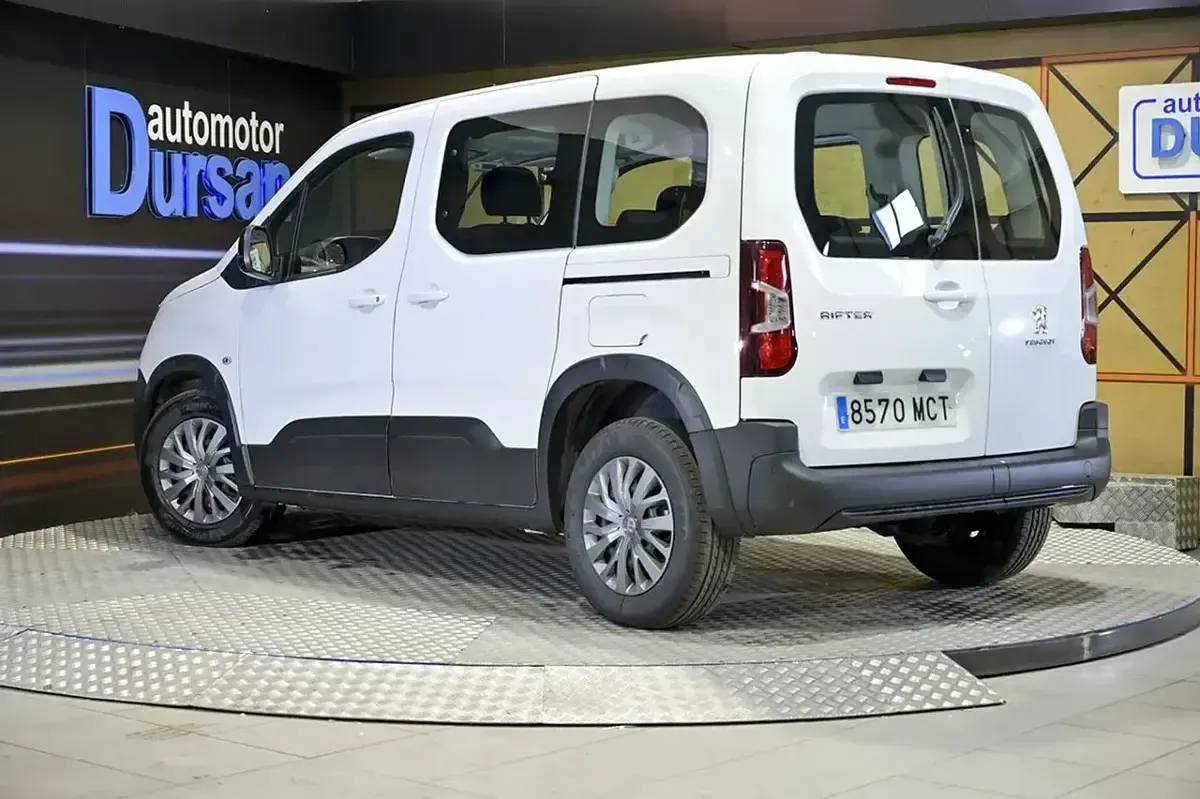 Usado Peugeot Rifter Active 100 CV (73 kW) 2022 Blanco Monovolumen