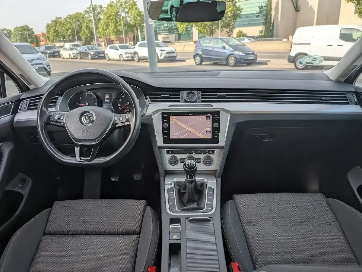 Usado VW Passat Advance 150 CV (110 kW) 2019 Gris Berlina