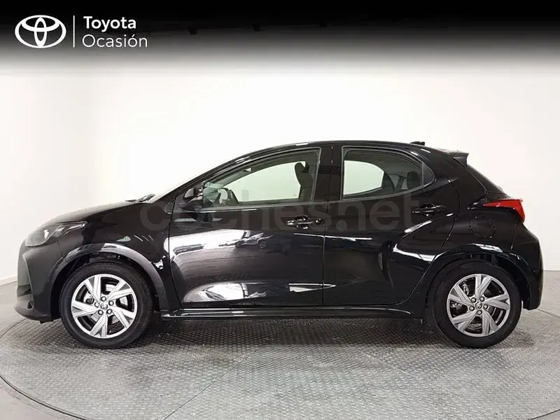 Usado Toyota Yaris Hybrid Active 116 CV (85 kW) 2025 Negro Berlina