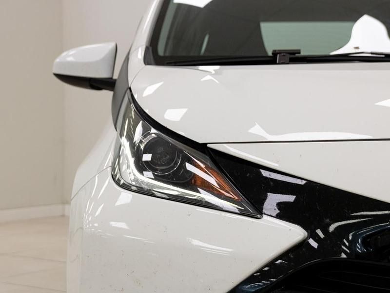Usado Toyota Aygo X-play 69 CV (50 kW) 2018 Blanco Utilitario