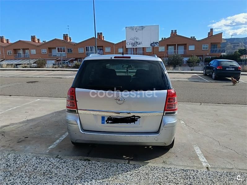 Usado Opel Zafira Cosmo 150 CV (110 kW) 2008 Gris / plata Monovolumen
