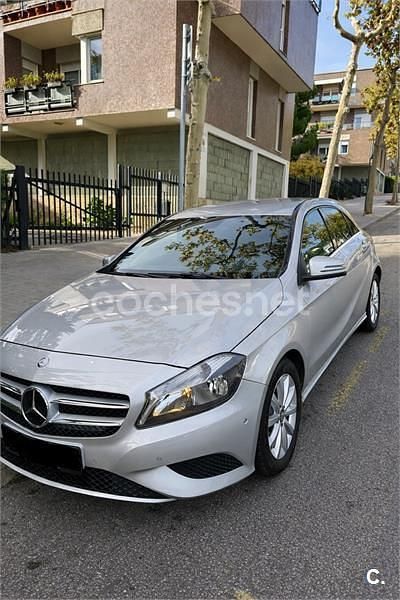 Usado Mercedes A180 116 CV (85 kW) 2013 Gris / plata Monovolumen