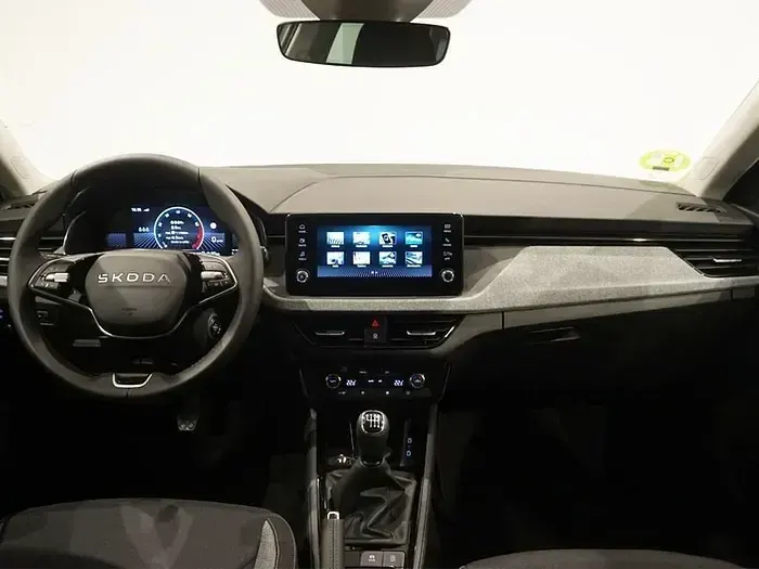 Nuevo Skoda Scala Selection 115 CV (84 kW) 2025 Blanco Utilitario