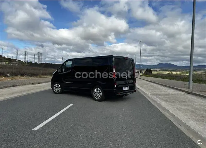 Usado Renault Trafic 120 CV (88 kW) 2019 Negro Monovolumen