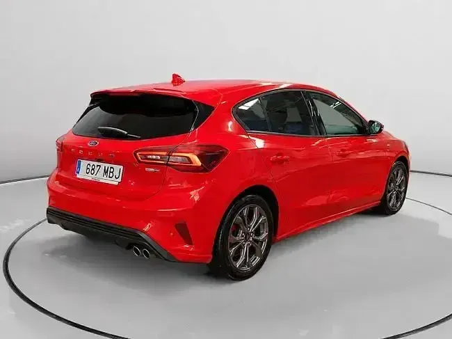 Begagnad Ford Focus ST-Line 125 HK (91 kW) 2022 Röd Halvkombi