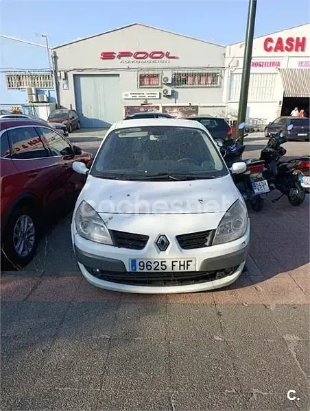 Usado Renault Grand Scénic II Privilege 130 CV (95 kW) 2006 Blanco Monovolumen