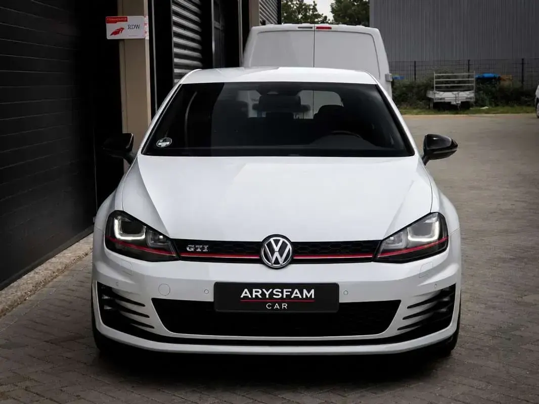 Usado VW Golf VII GTI 220 CV (161 kW) 2013 Blanco Utilitario