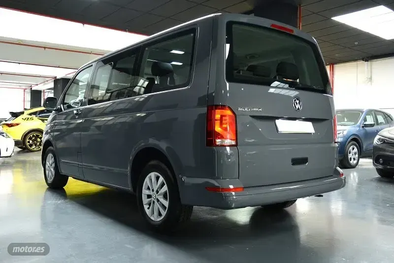 Usado VW Multivan 150 CV (110 kW) 2022 Gris Monovolumen
