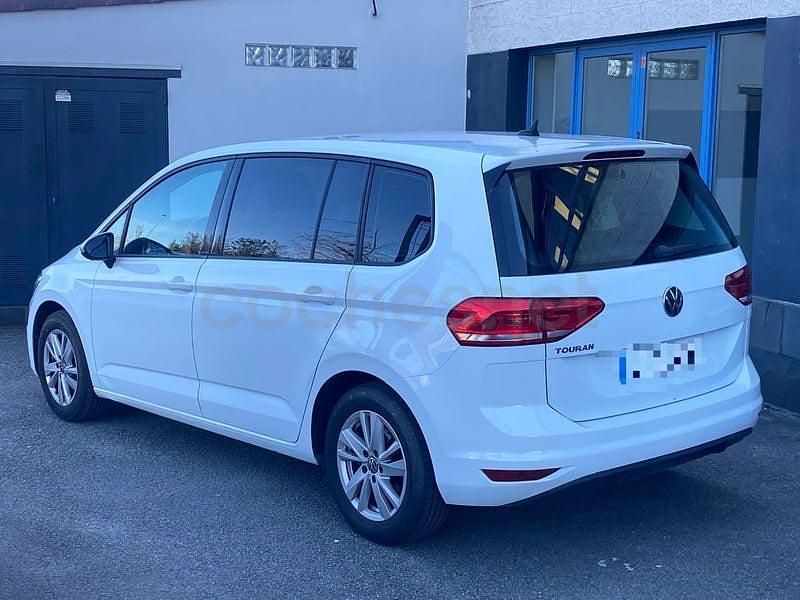 Usado VW Touran Business 122 CV (89 kW) 2021 Blanco Monovolumen