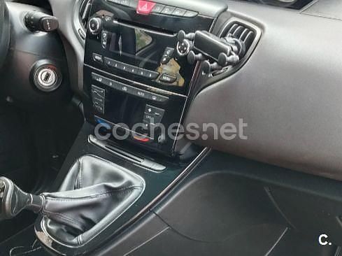 Usado Lancia Ypsilon Silver 95 CV (69 kW) 2012 Blanco Utilitario