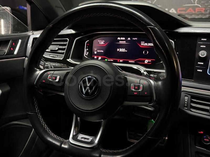 Usado VW Polo R-line 110 CV (80 kW) 2021 Gris / plata Utilitario