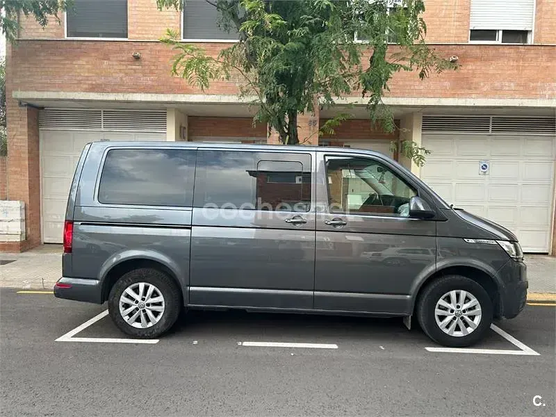 Usado VW Caravelle 110 CV (80 kW) 2022 Gris / plata Van