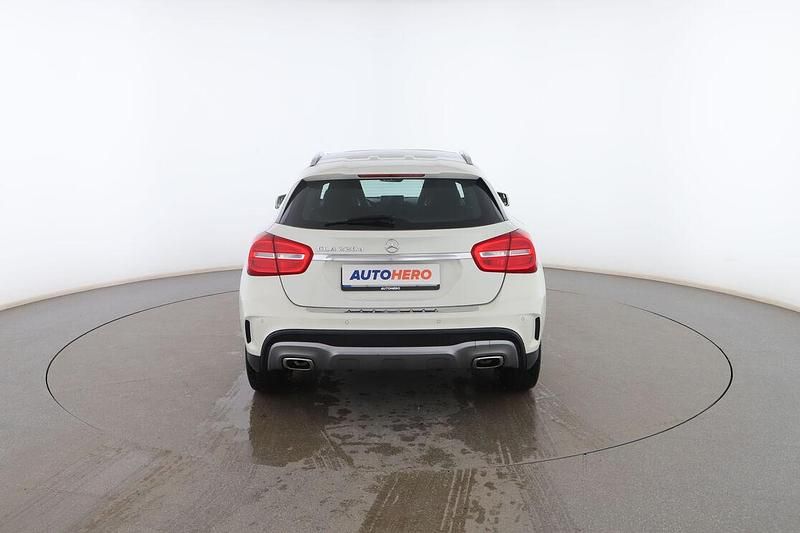 Usado Mercedes GLA220 AMG line 177 CV (130 kW) 2017 Blanco SUV