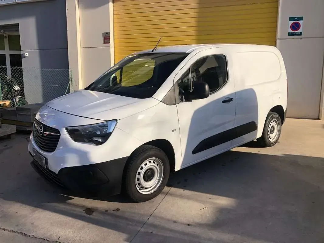 Usado Opel Combo S 99 CV (72 kW) 2021 Blanco Monovolumen
