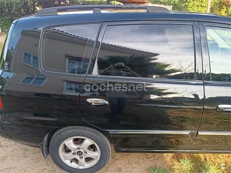 Usado Kia Carens EX 112 CV (82 kW) 2004 Negro Monovolumen