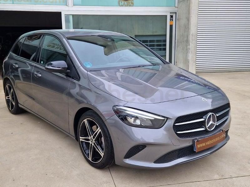 Usado Mercedes B180 116 CV (85 kW) 2021 Gris / plata Monovolumen