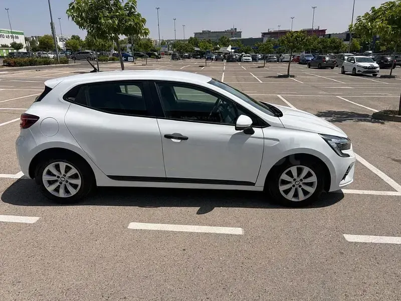 Usado Renault Clio V Business 100 CV (73 kW) 2022 Blanco Berlina