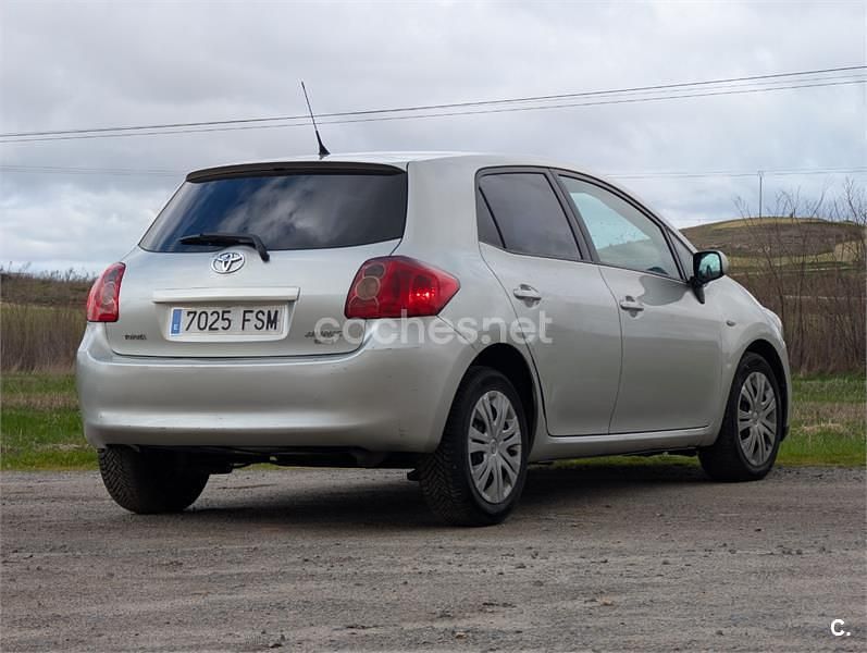 Usado Toyota Auris Luna 126 CV (92 kW) 2007 Gris / plata Utilitario