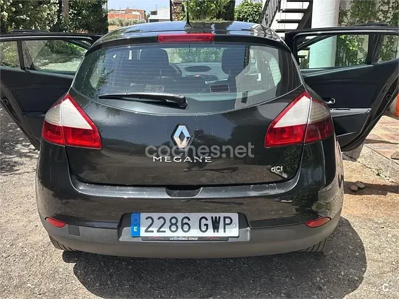Usado Renault Mégane Dynamique 105 CV (77 kW) 2010 Negro Berlina