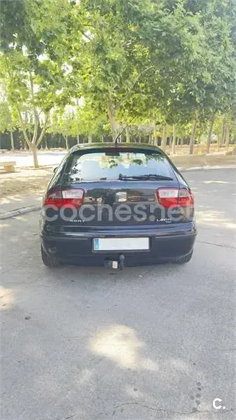 Usado Seat Leon 110 CV (80 kW) 2004 Negro Utilitario