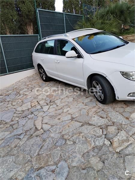 Usado Skoda Superb Ambition 140 CV (102 kW) 2011 Blanco Familiar