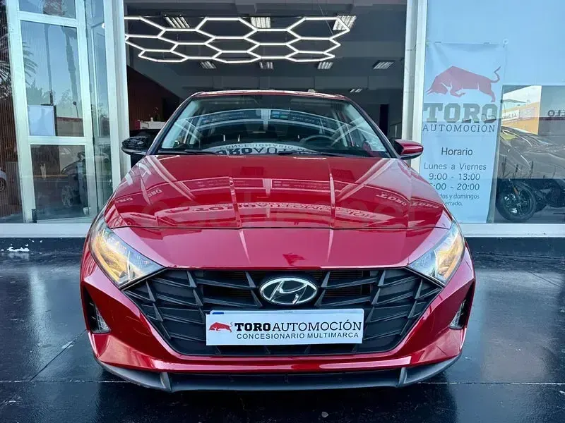 Usado Hyundai i20 84 CV (61 kW) 2022 Granate Utilitario