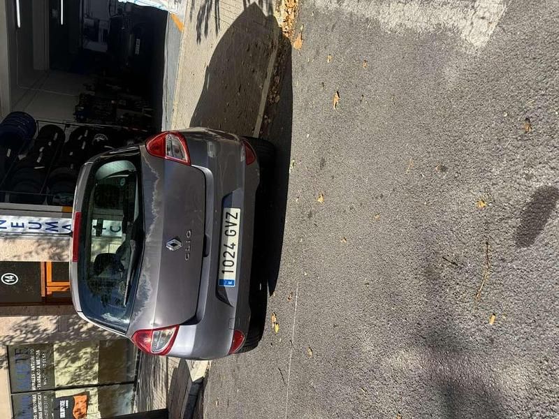 Usado Renault Clio II Campus 75 CV (55 kW) 2010 Gris Utilitario