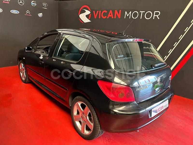 Usado Peugeot 307 136 CV (100 kW) 2004 Negro Berlina