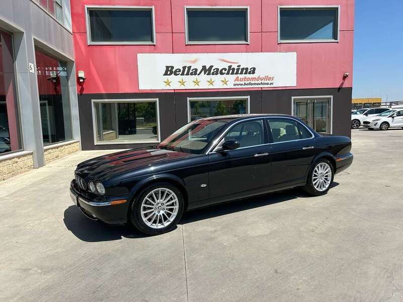 Usado Jaguar XJ6 Executive 209 CV (153 kW) 2006 Negro Berlina