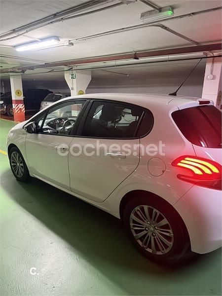 Usado Peugeot 208 Active 75 CV (55 kW) 2017 Blanco Utilitario