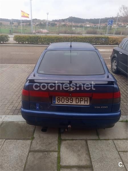 Usado Seat Toledo 100 CV (73 kW) 1999 Azul Berlina