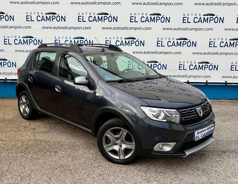 Usado Dacia Sandero Essentiel 101 CV (74 kW) 2020 Gris Utilitario
