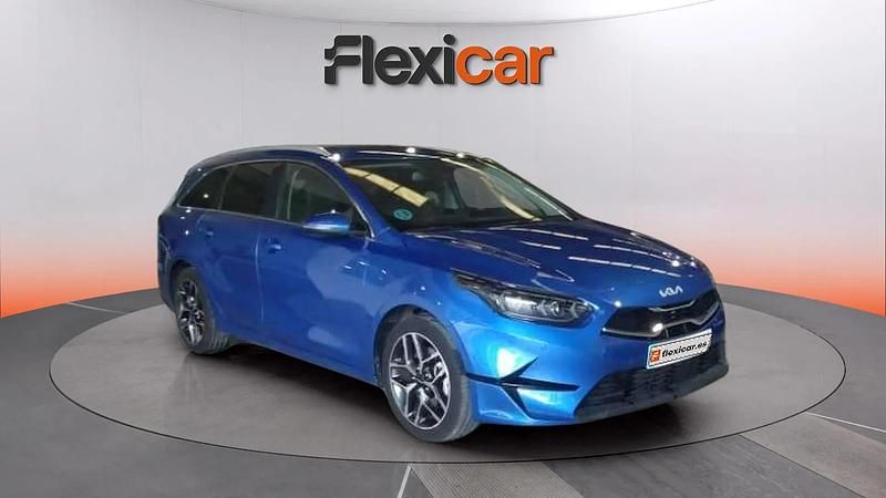 Używany Kia Ceed 120 KM (88 kW) 2022 Niebieski Hatchback
