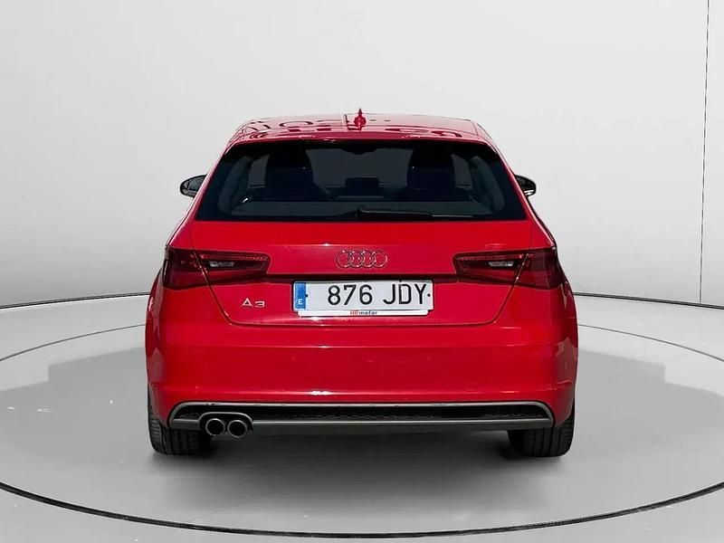 Usado Audi A3 S-Line 150 CV (110 kW) 2015 Rojo Utilitario