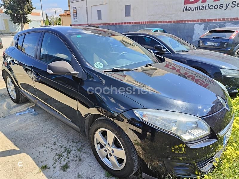 Usado Renault Mégane Expression 90 CV (66 kW) 2012 Negro Berlina