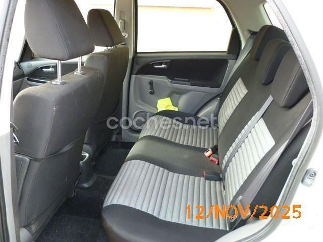 Usado Suzuki SX4 GL 120 CV (88 kW) 2012 Blanco SUV
