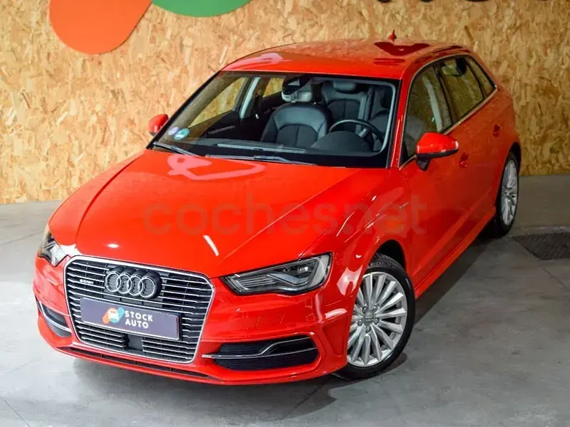Usado Audi A3 Sportback Ambition 204 CV (150 kW) 2015 Rojo Utilitario
