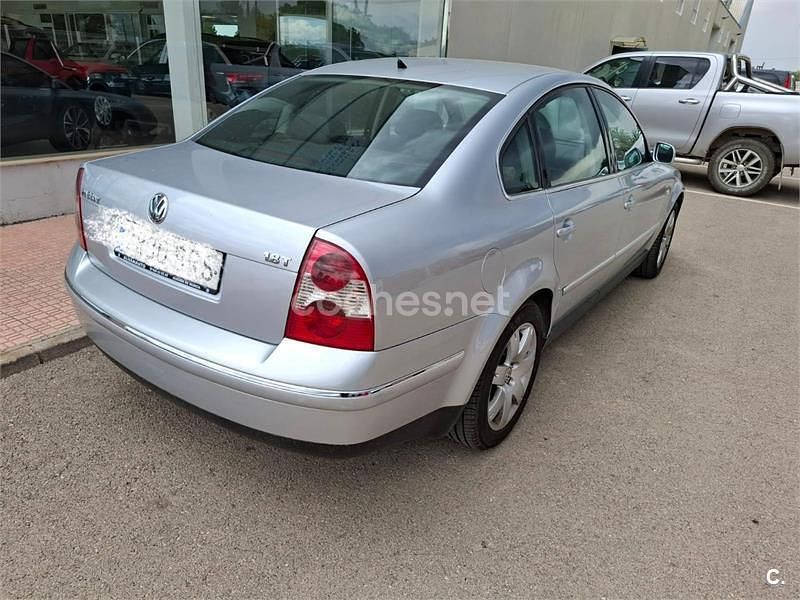 Usado VW Passat Comfortline 150 CV (110 kW) 2002 Gris / plata Familiar