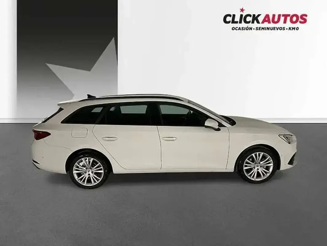 Usado Seat Leon Style 150 CV (110 kW) 2024 Blanco Familiar