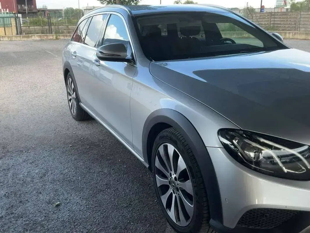 Usado Mercedes E220 All-Terrain 194 CV (142 kW) 2021 Gris Familiar