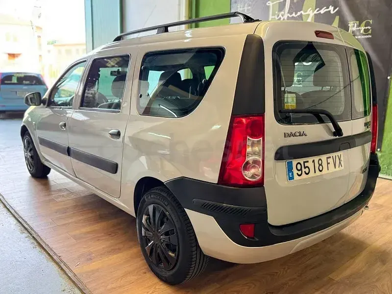 Usado Dacia Logan Ambiance 85 CV (62 kW) 2007 Gris / plata Familiar