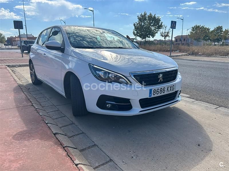 Usado Peugeot 308 Business-Line 100 CV (73 kW) 2019 Blanco Berlina