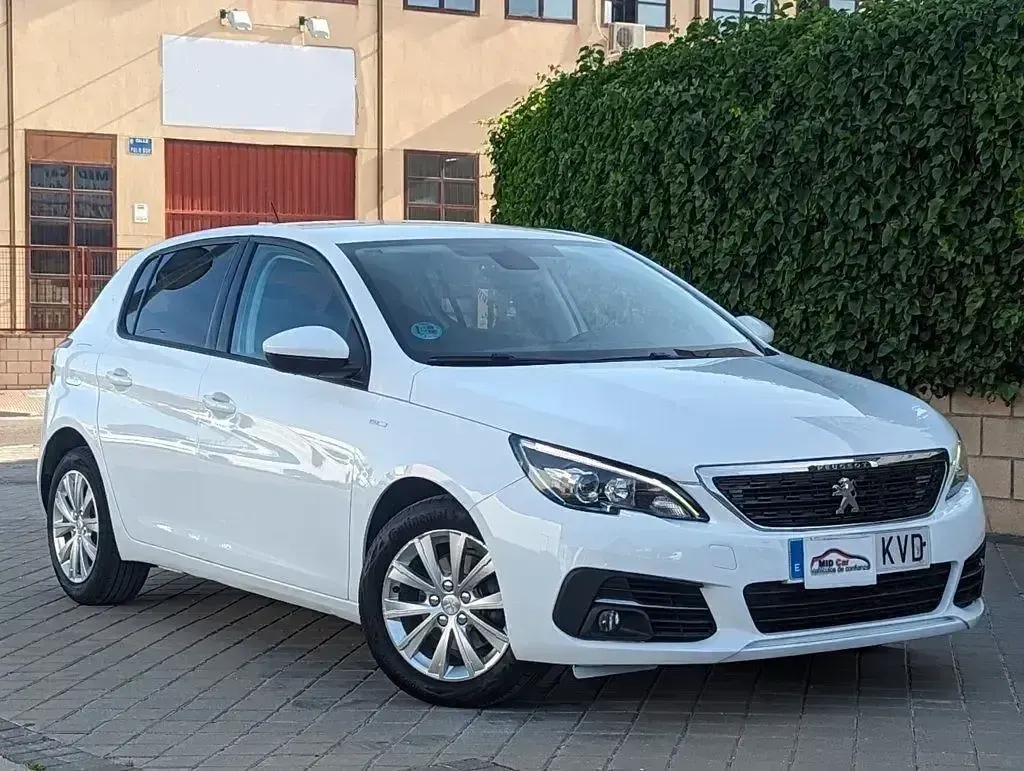 Usado Peugeot 308 Style 130 CV (95 kW) 2019 Blanco