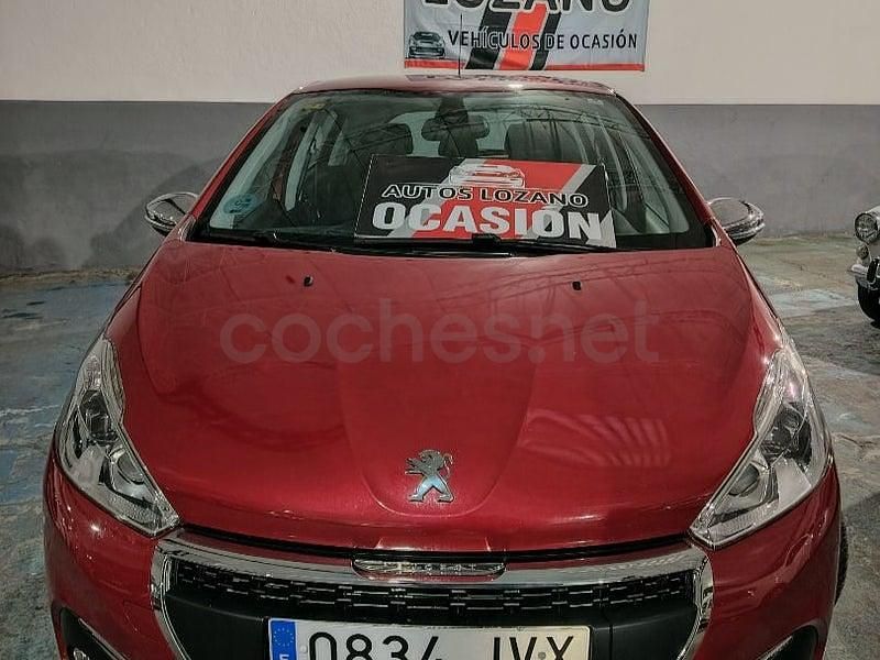 Usado Peugeot 208 Access 82 CV (60 kW) 2016 Granate Utilitario