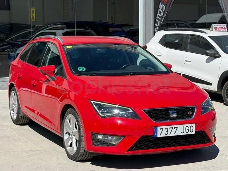 Usado Seat Leon FR 150 CV (110 kW) 2015 Rojo Familiar